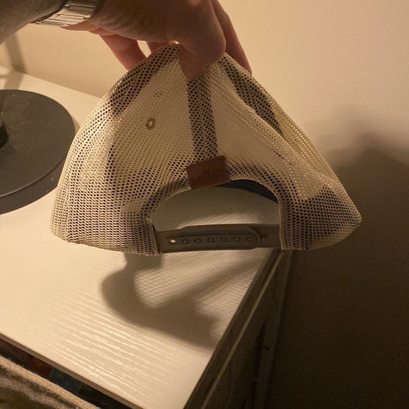 Ga grey and white mesh snap back hardly ever worn snap back have two or the sam - Picture 4 of 5